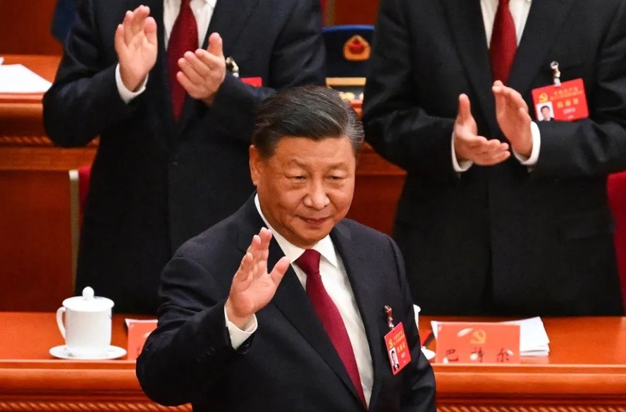 Xi Jinping foi eleito com votação unânime no Parlamento