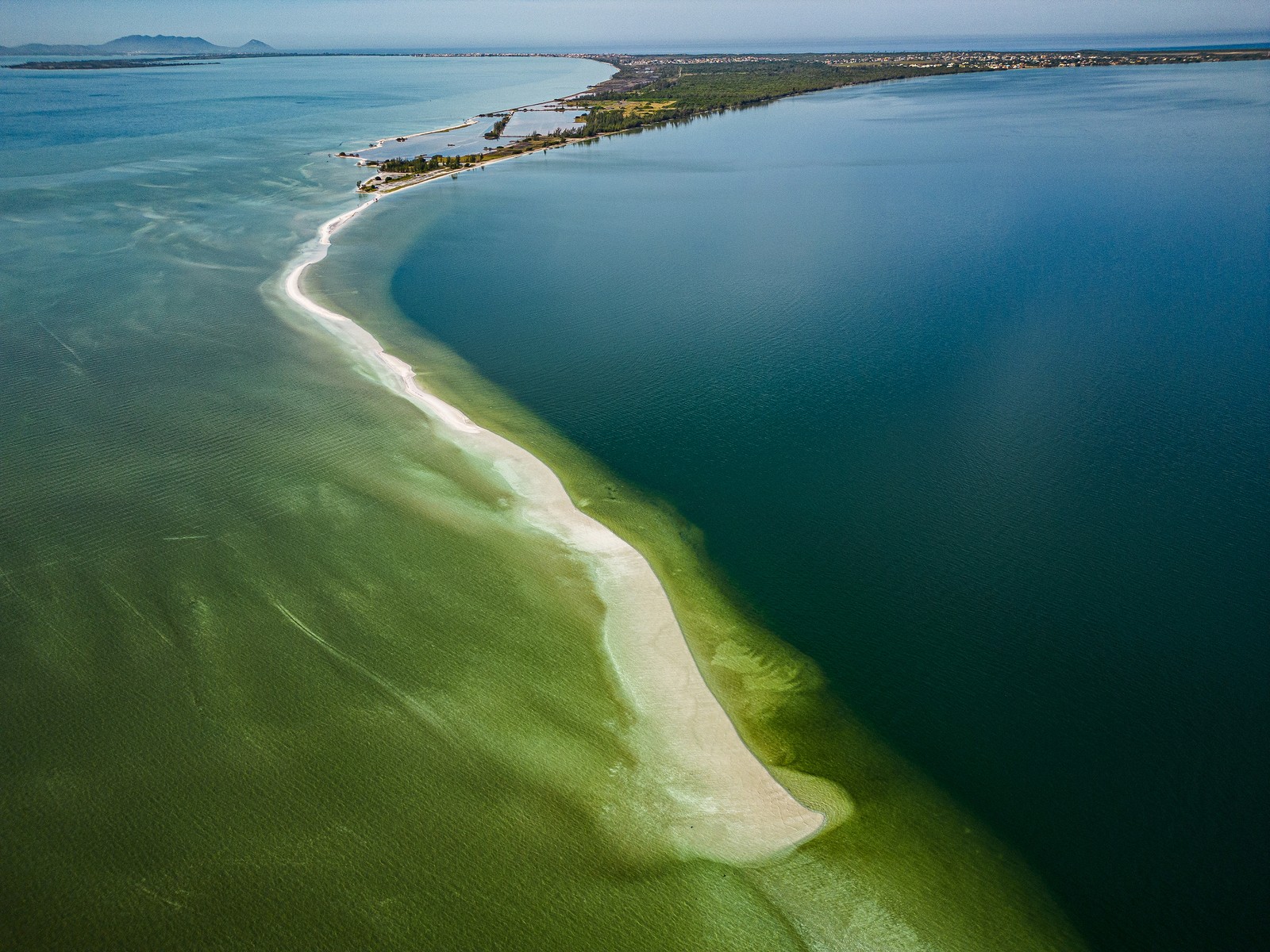 Com ar de Caribe fluminense, lagoas da Região dos Lagos têm recebidos mais atividades e turistas — Foto: Hermes de Paula / Agência O Globo