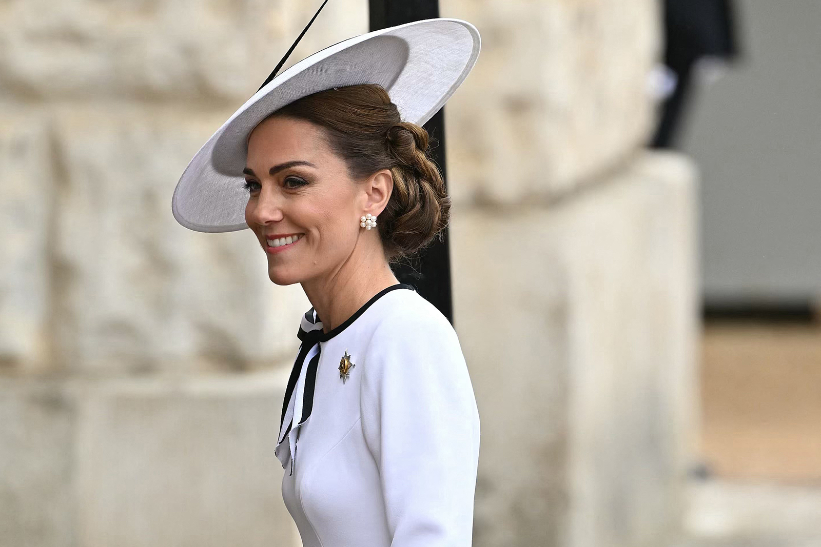 Kate Middleton, a princesa de Gales, chegou ao Desfile de Aniversário do Rei — Foto: JUSTIN TALLIS/AFP