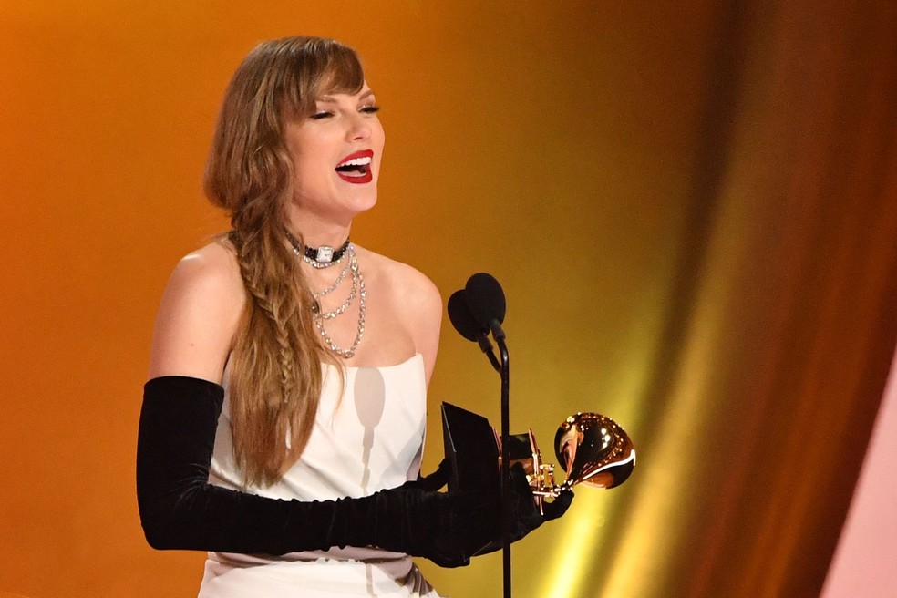 Taylor Swift no Grammy 2024 — Foto: Valerie Macon/AFP