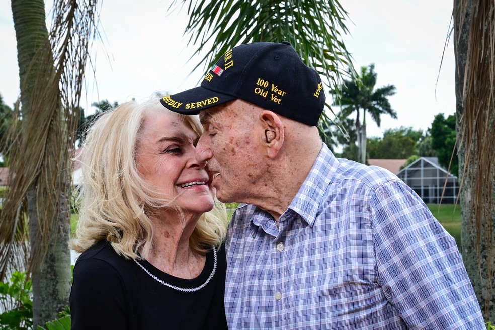 Casal diz que história de amor deles é "melhor que a de Romeu e Julieta". — Foto: GIORGIO VIERA/AFP