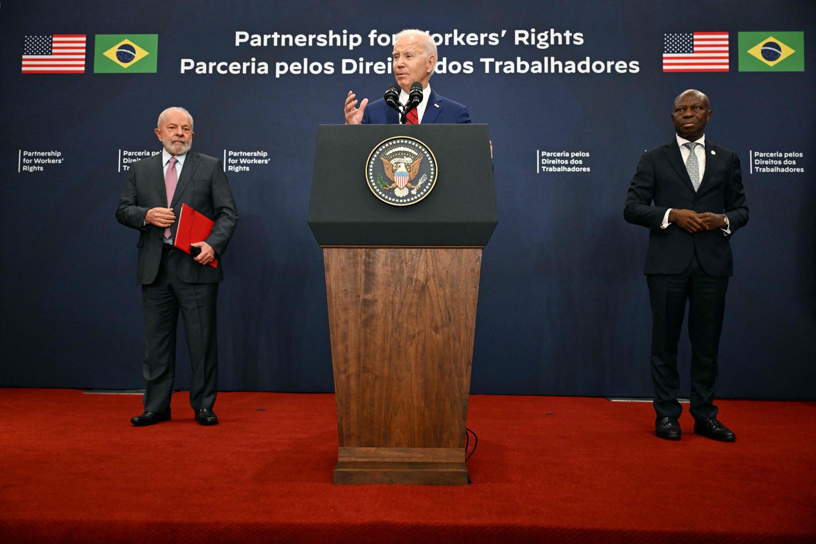 Lula encontra com o presidente Joe Biden nos Estados Unidos — Foto: Jim WATSON / AFP