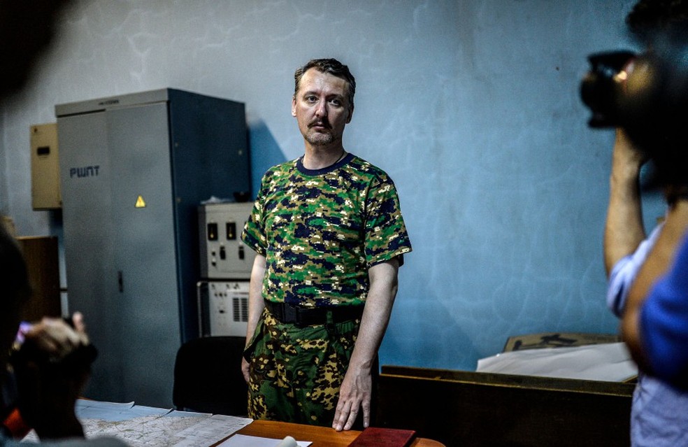 Ex-comandante separatista Igor Girkin, durante entrevista coletiva em 2014 — Foto: Bulent Kilic/AFP