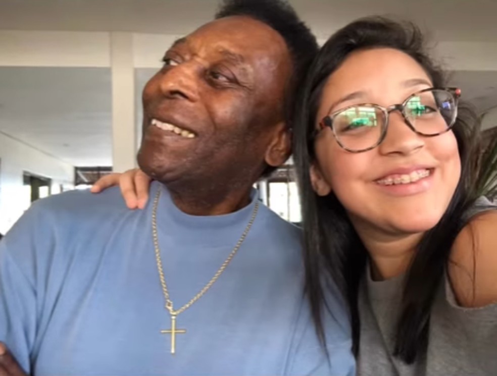 Pelé ao lado de Stephany em vídeo de homenagem da neta — Foto: Reprodução/Instagaram