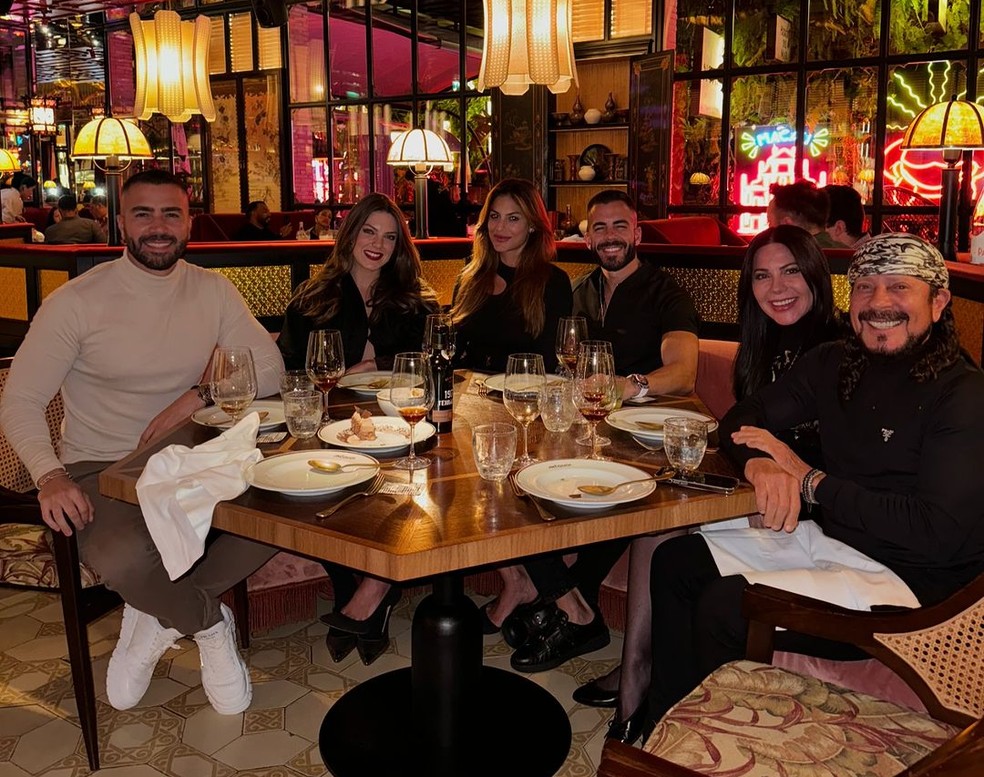 Mari Gonzalez em jantar com a família de Pipo Marques, filho do cantor baiano Bell Marques — Foto: Reprodução