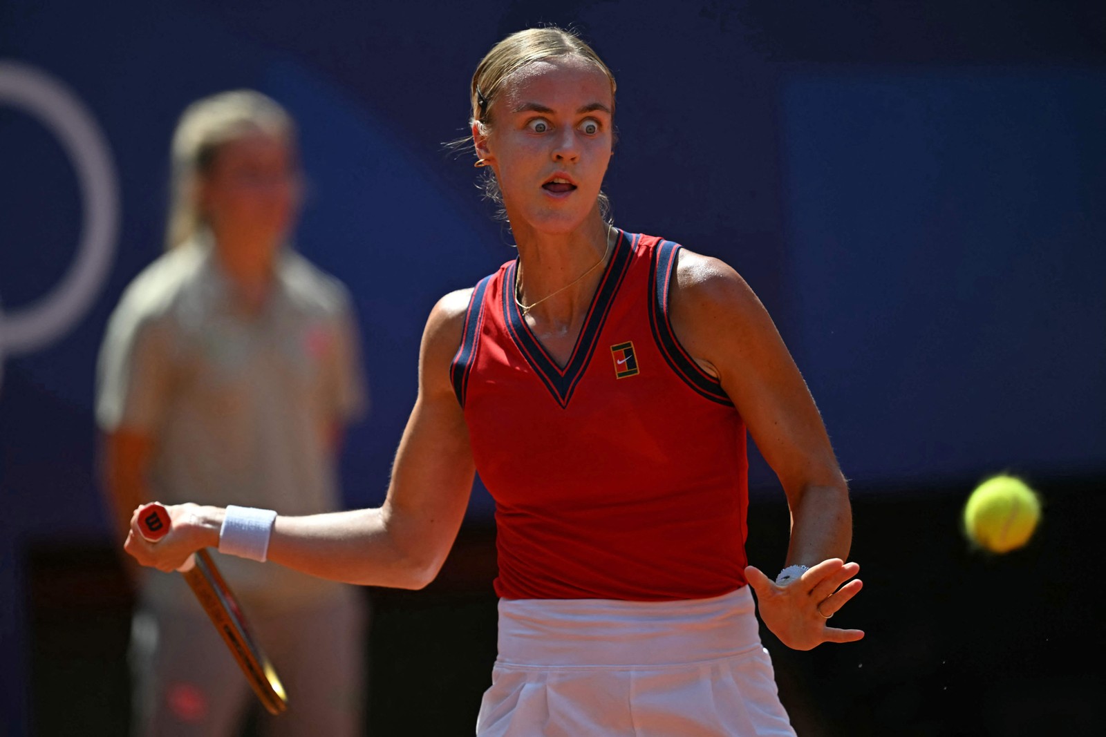 Anna Karolina Schmiedlova, da Eslováquia, durante a partida individual feminina de tênis — Foto: Martin Bernetti / AFP