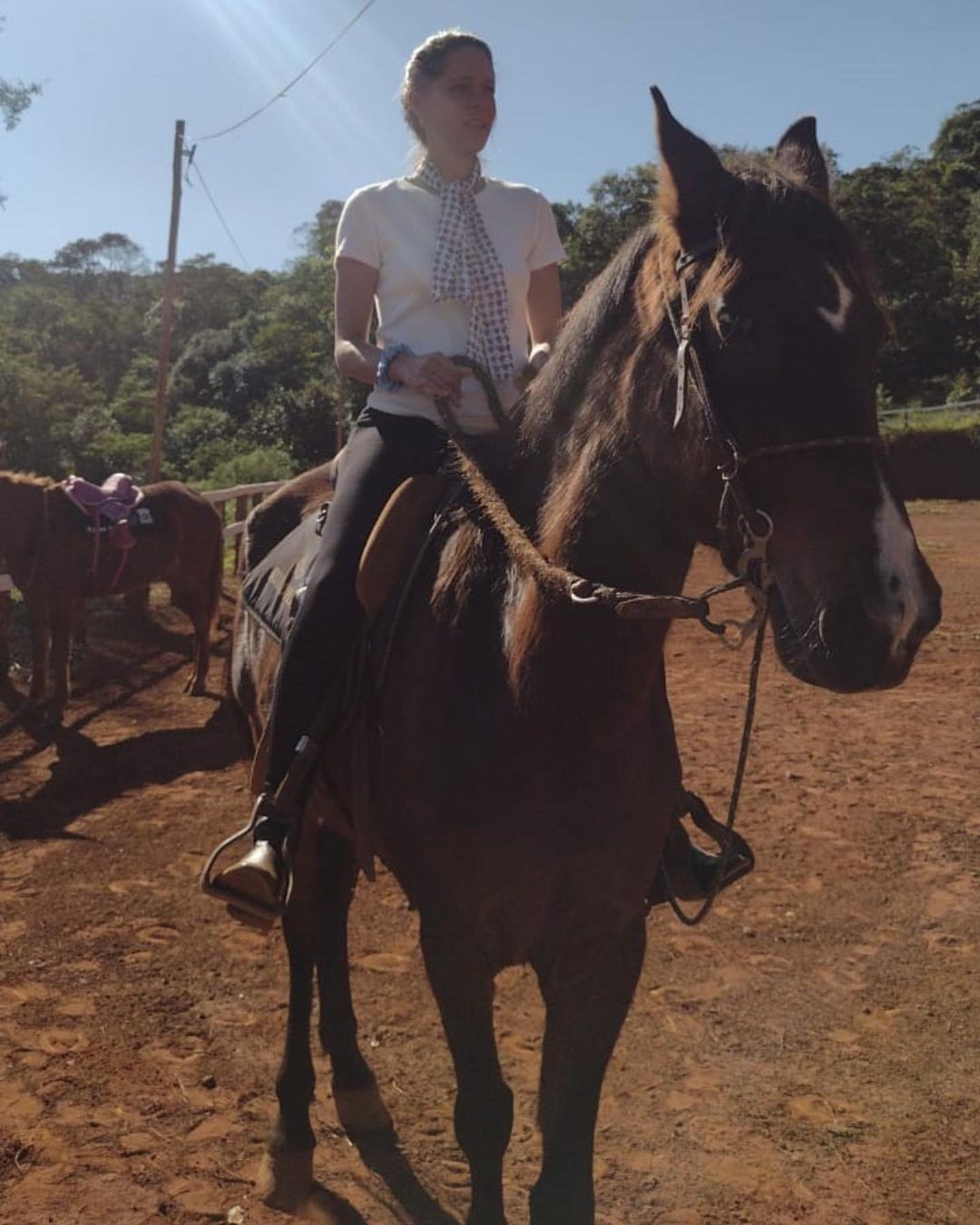 Shay Dufau Mattar, mulher de Mauricio, no haras Kirk