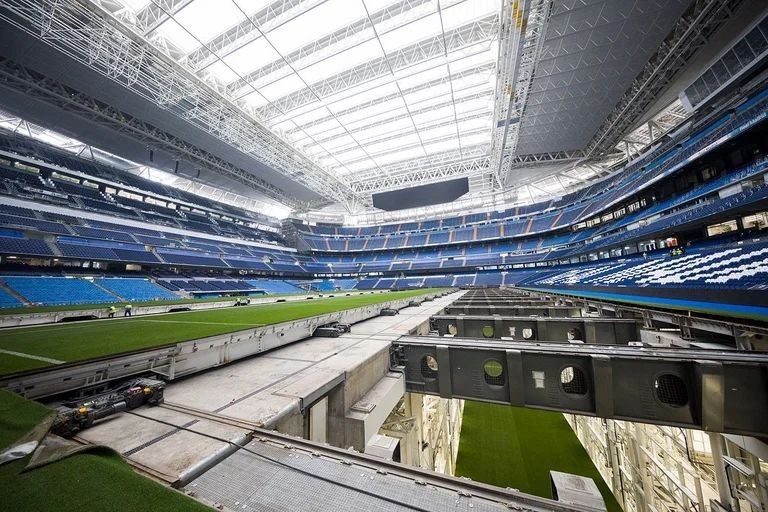 Estádio conta com sistema de gramado retrátil, e pode abrigar shows e eventos — Foto: Reprodução/Real Madrid