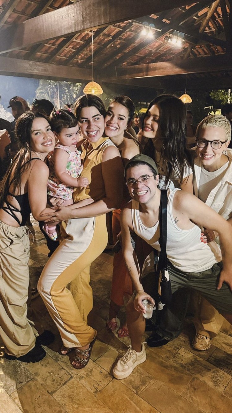 Juliette Freire, Vivian Amorim, Vitória Strada e Marcella Rica no aniversário de Ana Clara