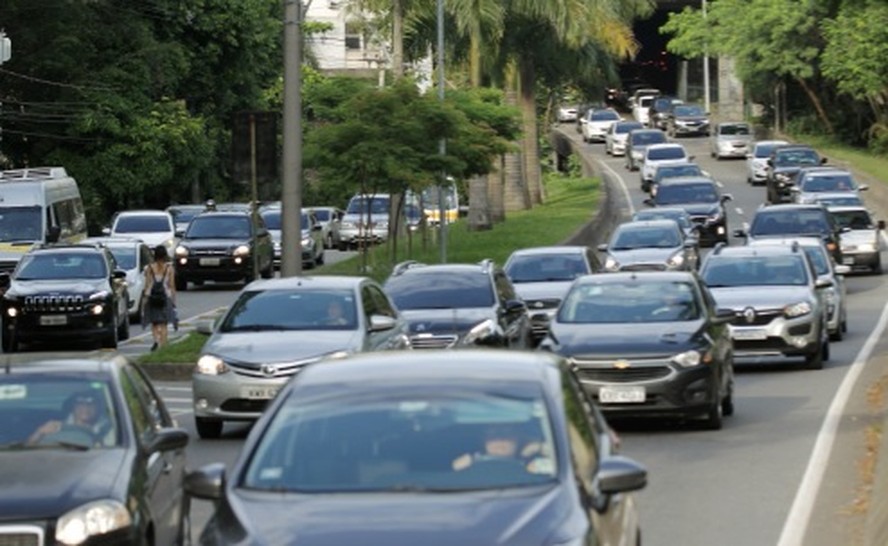 Carros nas ruas do Rio