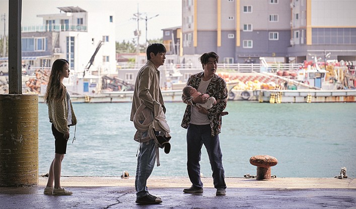 Lee Ji-eun, Gang Dong-won e Song Kang-ho, ator de “Parasita” que ganhou o prêmio de melhor ator no Festival de Cannes por “Broker”: crianças deixadas pelos pais como tema