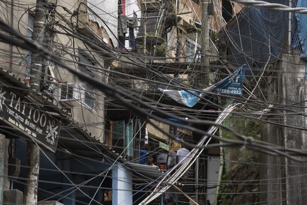 A Light tem problemas históricos com perdas no faturamento por causa do roubo de energia — Foto: Marcia foletto/Agência O Globo