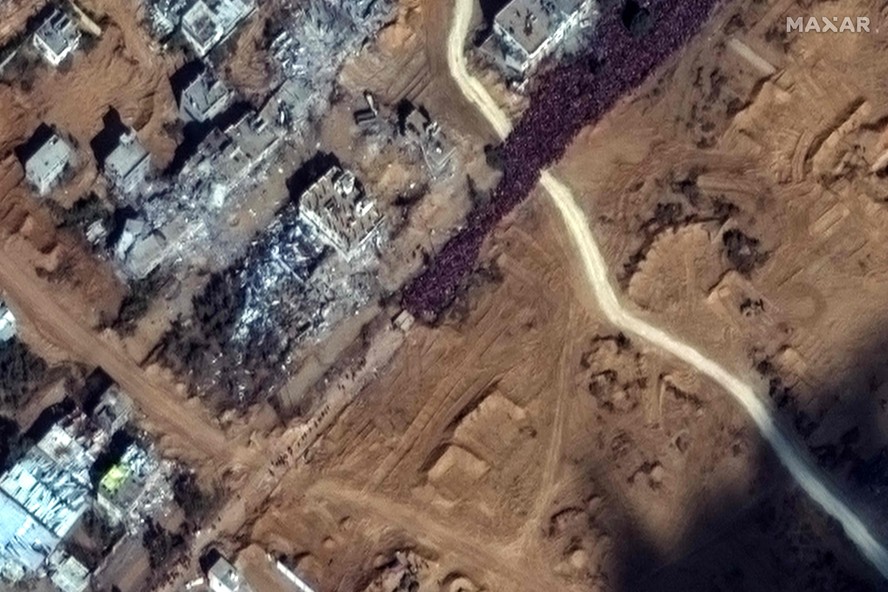 Imagem capturada por satélite mostra multidão se deslocando em direção à parte sul da Faixa de Gaza