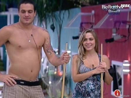 'BBB' 12: Rafa entrou na casa comprometido com a estudante Camila Patorini, mas acabou se encantando por Renata no confinamento. A namorada traída se declarou solteira e fez mutirão pela eliminação do ex — Foto: Reprodução/TV Globo