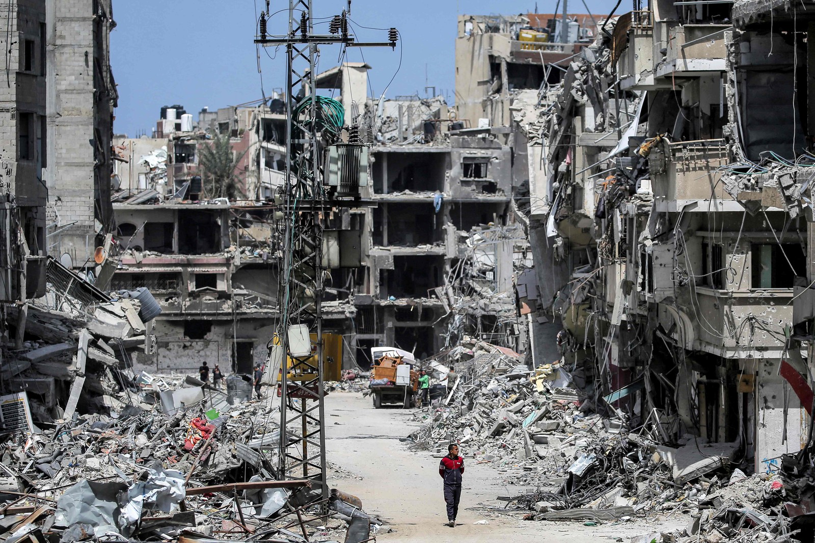 Palestinos que retornam a Khan Yunis encontram a cidade destruída. — Foto: AFP