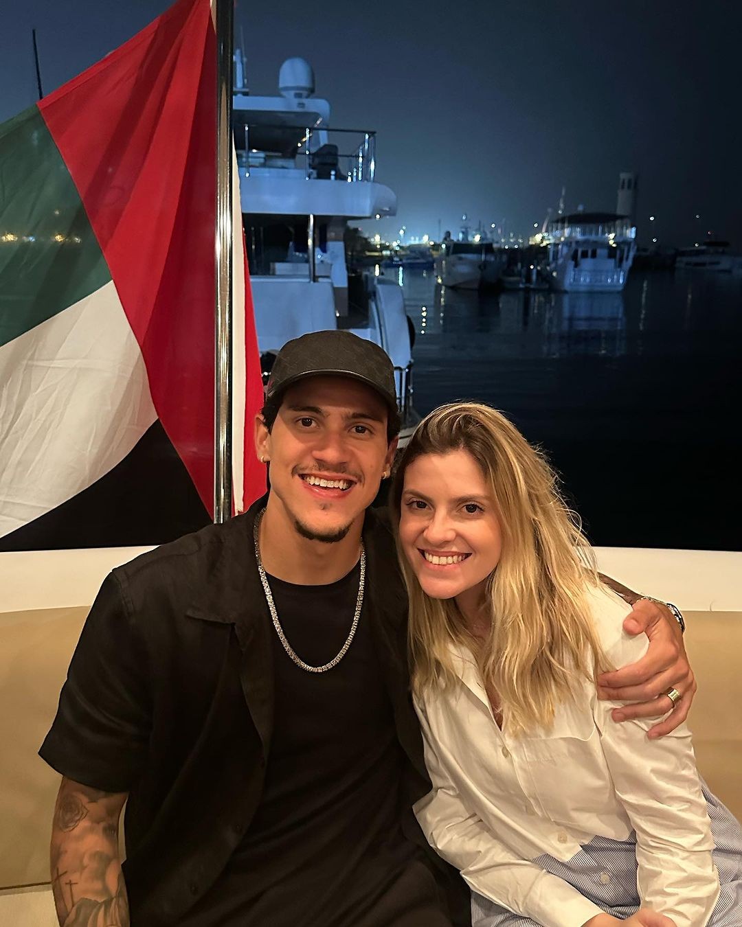 De férias, Pedro viajou com sua esposa Fernanda para Dubai — Foto: Reprodução