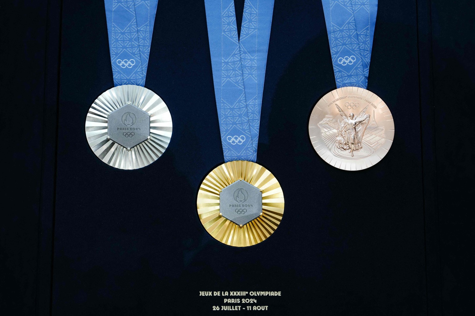 Medalhas dos Jogos Olímpicos de Paris-2024 — Foto: DIMITAR DILKOFF/AFP