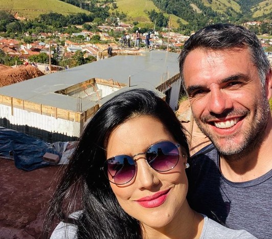 Em 2022, Mariana Felício e Daniel Saullo, do "BBB" 6, mostraram a construção de sua mansão em MG: "Mais uma etapa concluída na nossa obra, hoje concretamos a escada, a laje e também a fundação da piscina" — Foto: Reprodução