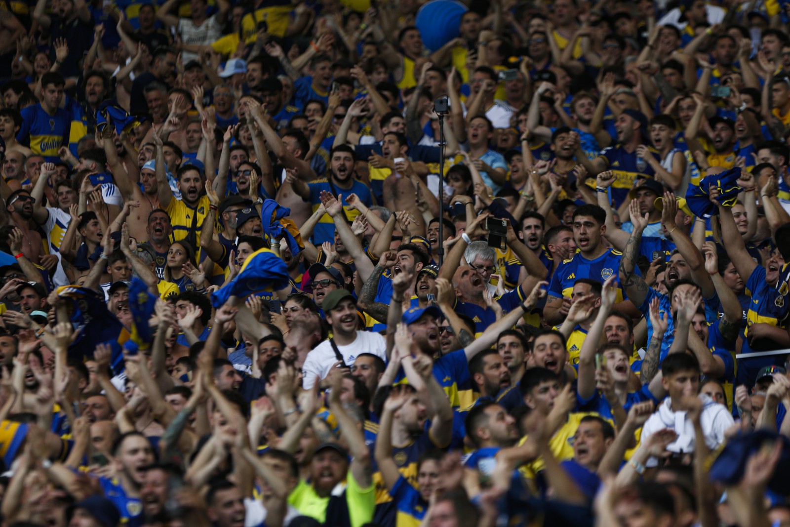 Fluminense x Boca Juniors, no Estádio do Maracanã, Rio de Janeiro.. Na foto, torcedores do Boca Juniors — Foto: Guito Moreto / Agência O Globo