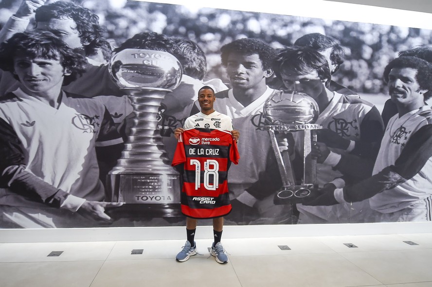 De La Cruz usará a camisa 18 no Flamengo