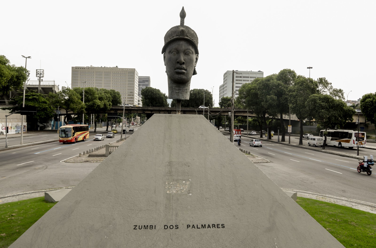 Monumento a Zumbi é referência no Rio — Foto: Gabriel de Paiva / Agência O Globo