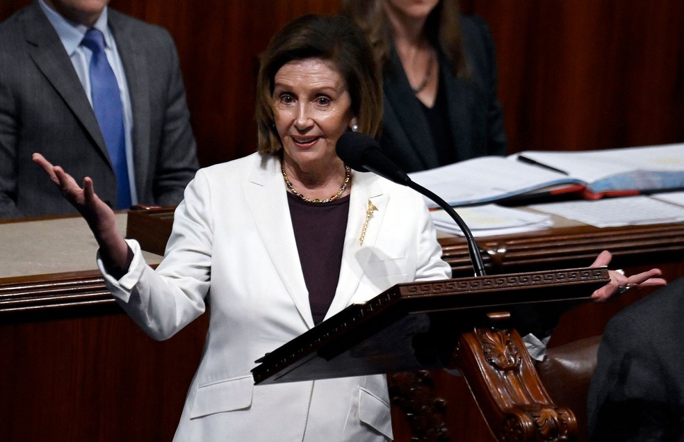 Presidente da Câmara, Nancy Pelosi, anuncia que deixará a liderança democrata na Casa — Foto: Olivier Douliery/ AFP