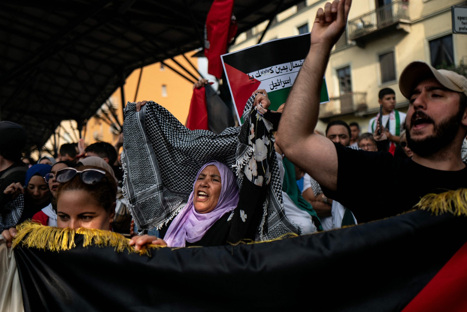 Manifestação pró-Palestina acontece hoje (14) em Turin, Itália — Foto: Marco Bertobello/AFP