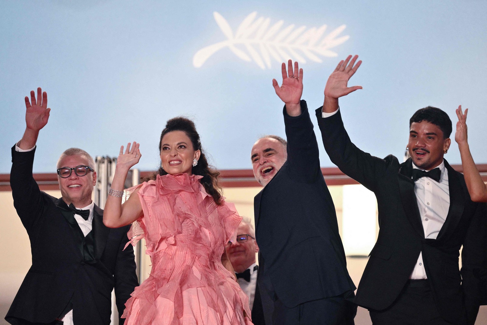Fábio Assunção, Nataly Rocha, Karim Ainouz e Iago Xavier lançam "Motel Destino" no Festival de Cannes — Foto: Christophe SIMON / AFP