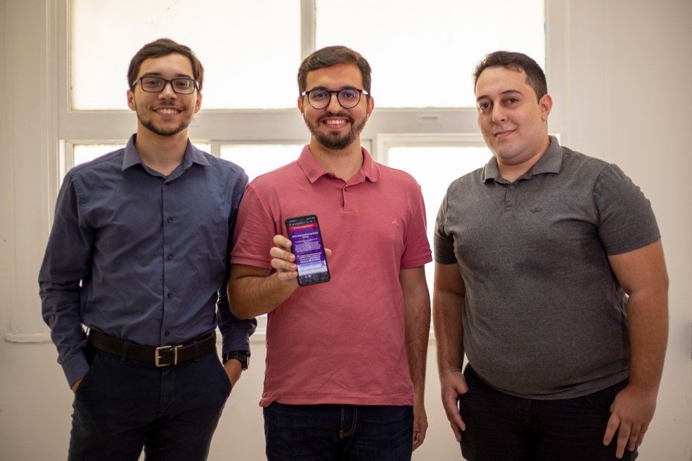 Da esquerda: João Vítor Ferreira, Rafael Wanderley e Matheus Carvalho, criadores do aplicativo Maria da Penha Virtual — Foto: Divulgação / Thiago Lara