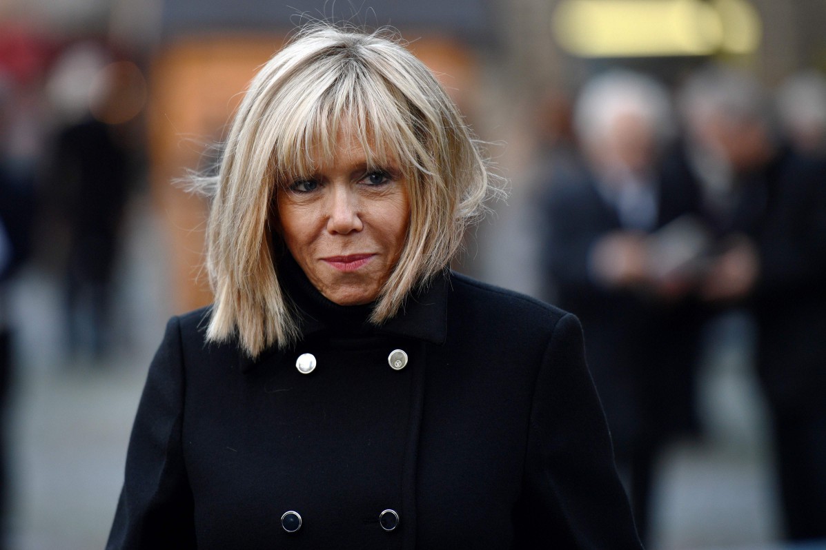 Brigitte Macron, primeira-dama da França, é professora de Literatura, usa minissaia e é casada com um homem mais jovem; ela tem 70