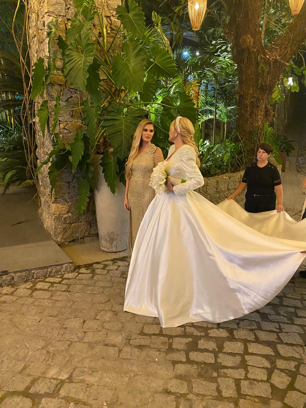 Detalhes do vestido de noiva de Monique Evans — Foto: Divulgação Vagner Marins Gomes