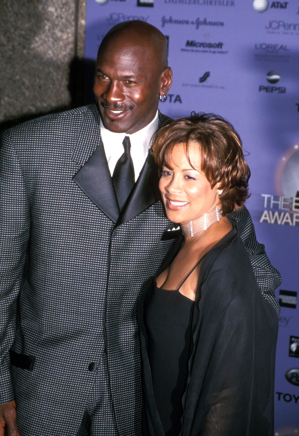 Michael Jordan e a modelo Juanita Vanoy — Foto: Reprodução