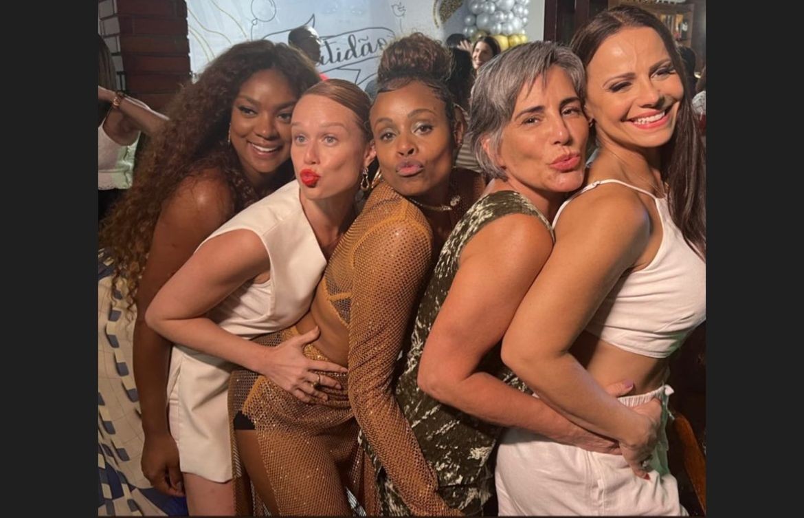Cris Vianna, Mariana Ximenes, Gloria Pires e Viviane Araujo no aniversário de Roberta Rodrigues — Foto: Reprodução/Instagram