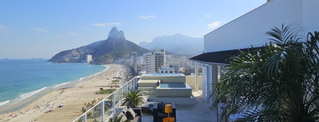 Vista da varanda para o Morro Dois Irmãos, no Leblon — Foto: Leo Martins/Agência O Globo