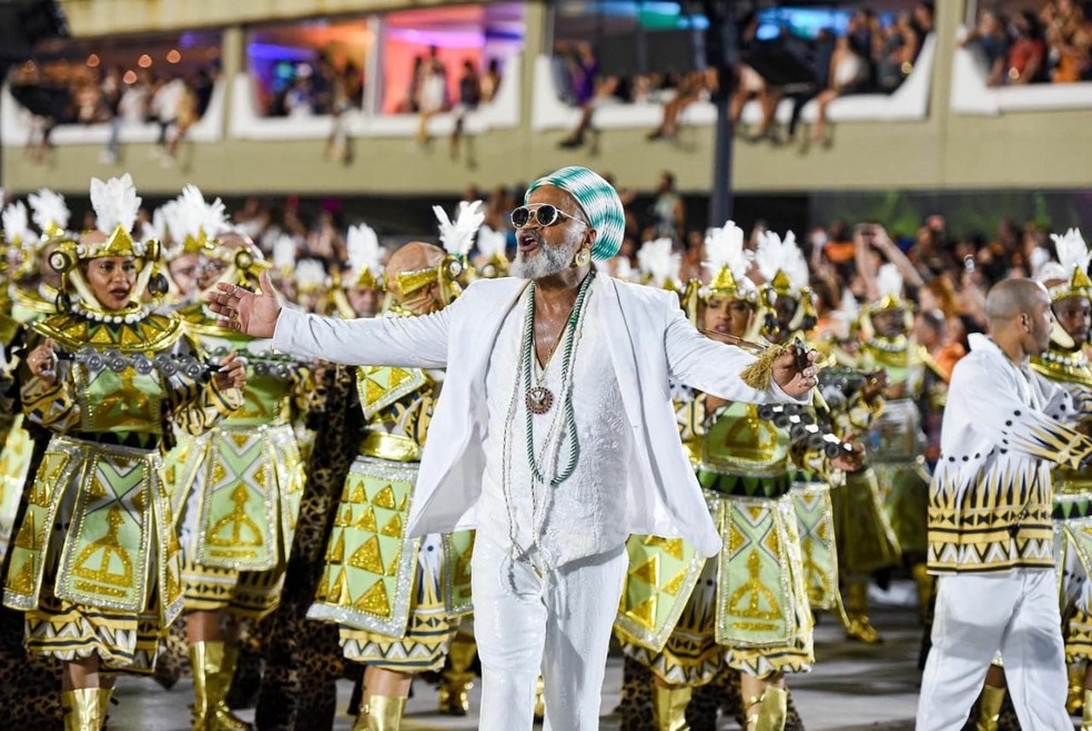 Carlinhos Brown: '"Precisamos fazer uma revisão da cultura afro e cigana no Brasil" — Foto: Divulgação / Diego Mendes