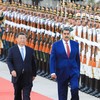 Nicolás Maduro e Xi Jinping inspecionam guardas de honra chineses durante cerimônia de boas-vindas em Pequim - JHONN ZERPA / Presidência da Venezuela / AFP