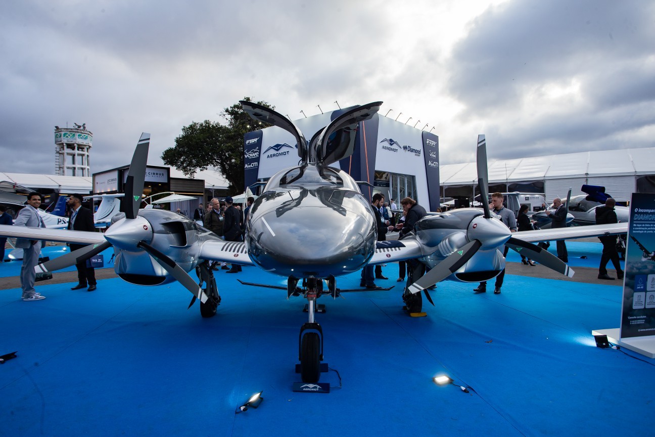 A Labace, realizada em São Paulo, é o maior evento de aviação da América Latina — Foto: Edilson Dantas