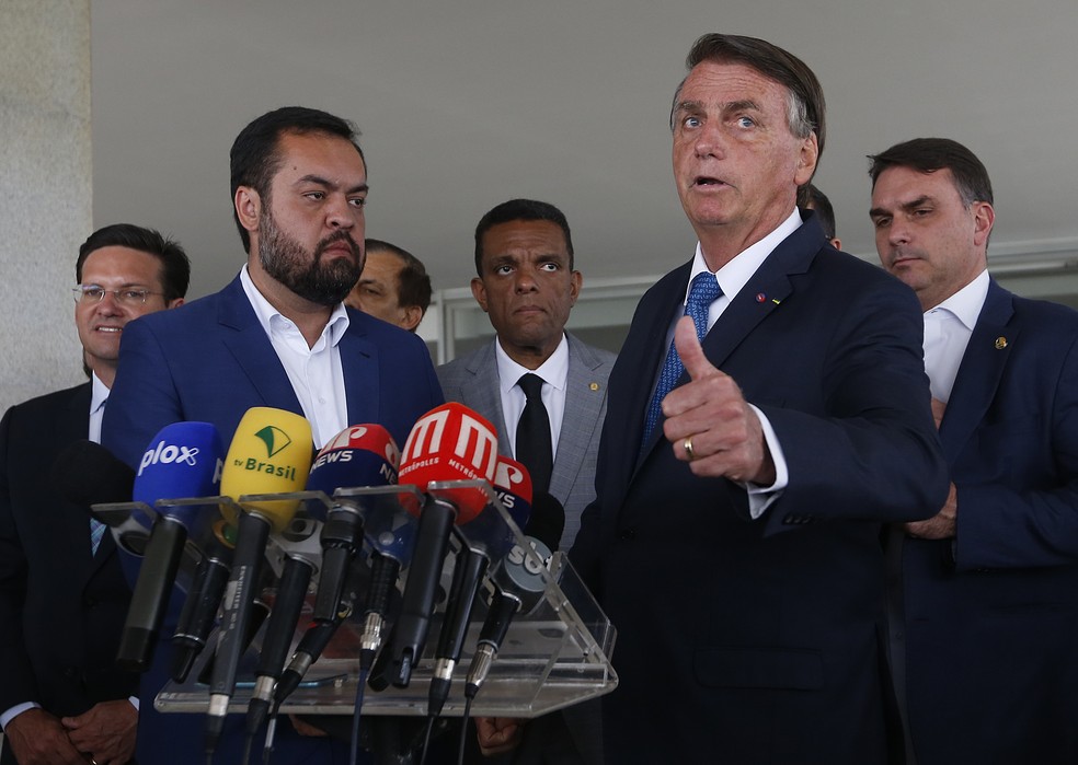 O presidente Jair Bolsonaro e o governador Cláudio Castro, após reunião no Palácio do Planalto — Foto: Cristiano Mariz/Agência O Globo