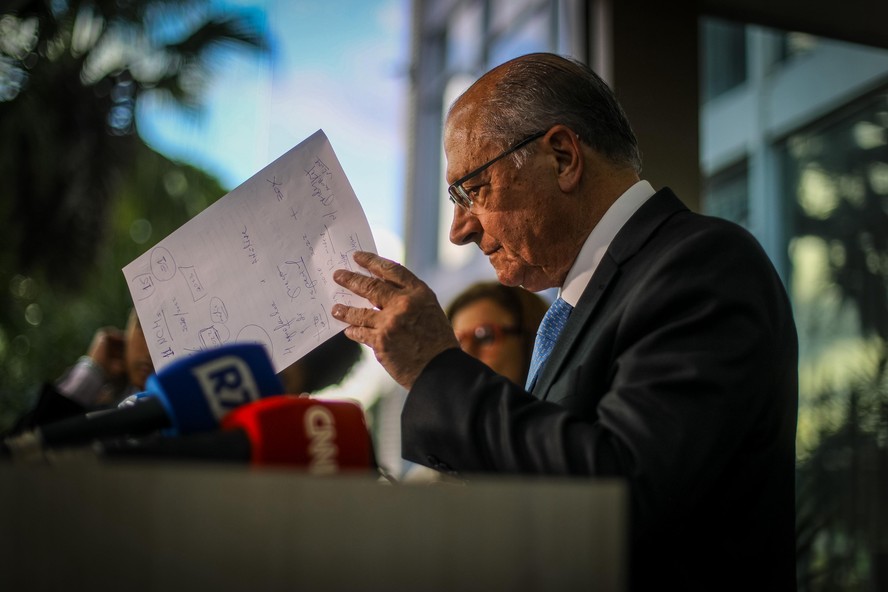 O vice-presidente, Geraldo Alckmin, fala em “preservação de empregos” e estímulos à essa indústria no Brasil