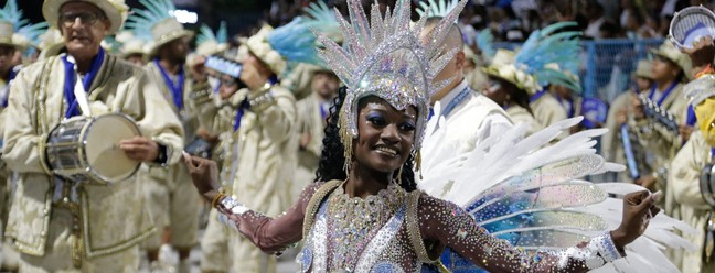 Lorena Raíssa, 16 anos, estreia como rainha de bateria da Beija-Flor — Foto: Domingos Peixoto