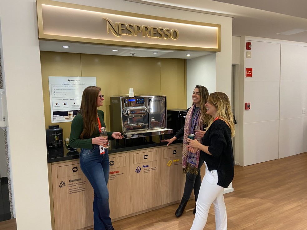 Espaço de convivência com Nespresso na MAPFRE — Foto: Divulgação/Nespresso