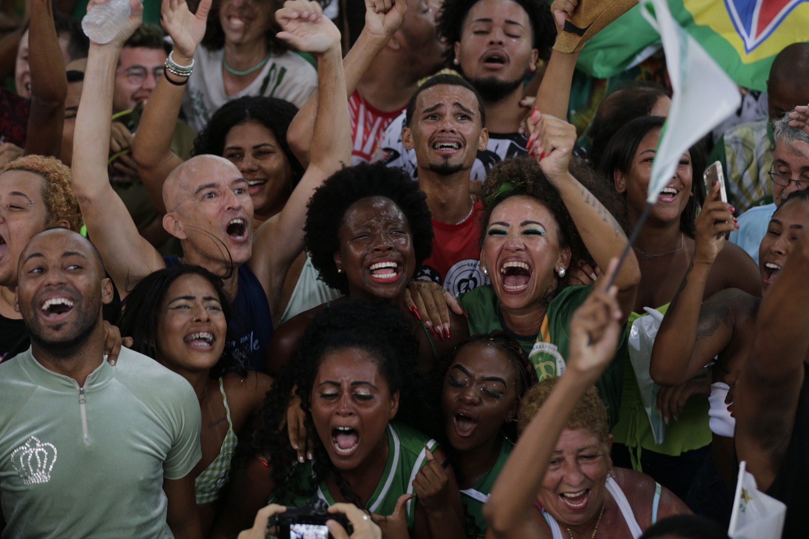 Torcida da Imperatriz comemora a conquista do nono título da escola  — Foto: Alexandre Cassiano 