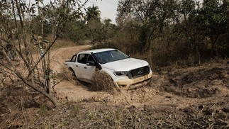 Veículos da Ford fazem testes em pistas especiais — Foto: Divulgação