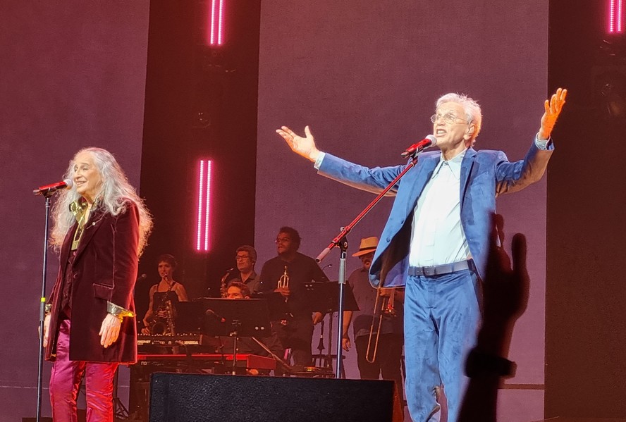 Maria Bethânia e Caetano Veloso no show 'Caetano & Bethânia' na Farmasi Arena (Rio)