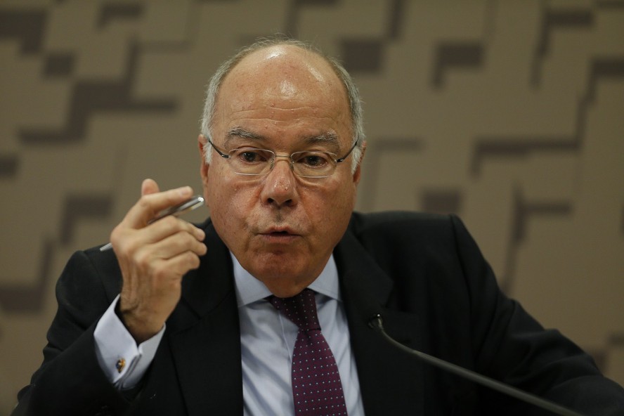 O ministro das Relações Exteriores, Mauro Vieira, em comissão na Câmara