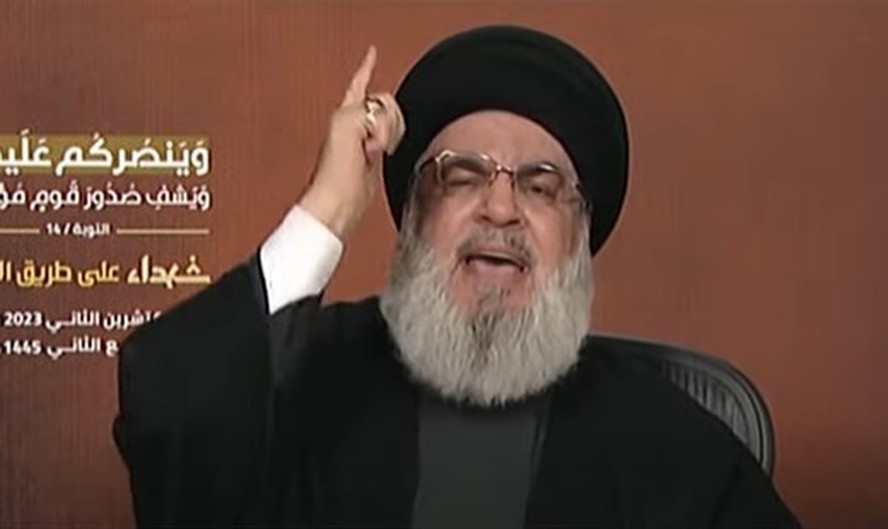 O líder do grupo xiita libanês Hezbollah durante seu primeiro discurso desde o início da guerra entre Isral e o grupo terrorista Hamas