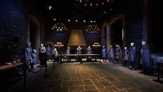 Recriação do cenário do Grande Salão de Winterfell, no Game of Thrones Studio Tour, na Irlanda do Norte — Foto: Divulgação