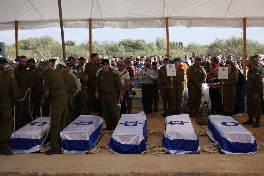 Enterro dos cinco membros da família Kutz, mortos no ataque do Hamas em 7 de outubro