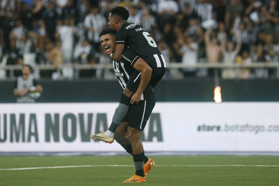 Com vitória sobre o Vasco, Botafogo chegou a 58,1% de chances de ser campeão