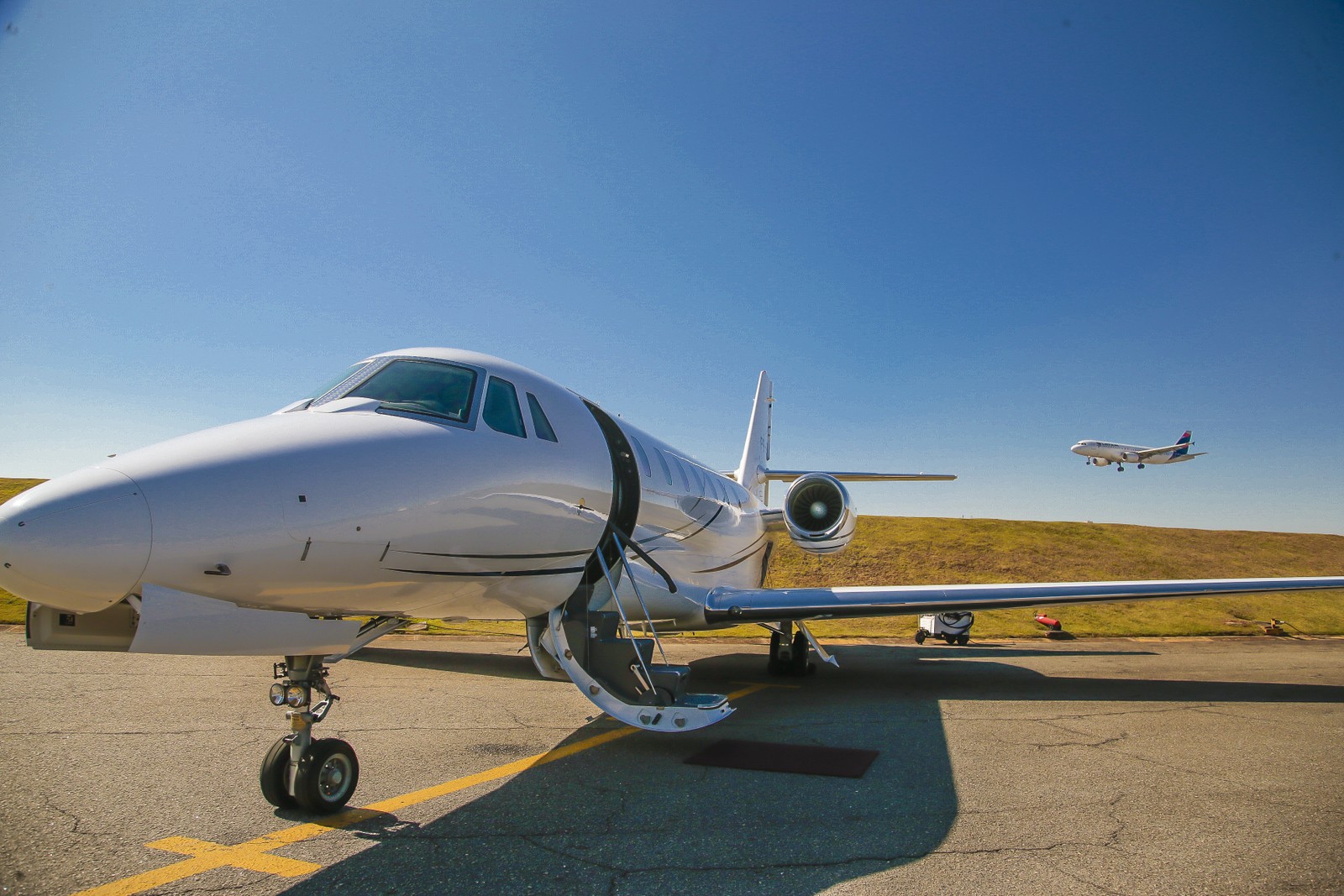 Aeronaves privativas na pista de Congonhas (SP): custos de manutenção de um avião particular envolvem combustível, manutenção, salários da tripulação e aluguel de hangarAgência O Globo/2-7-2021